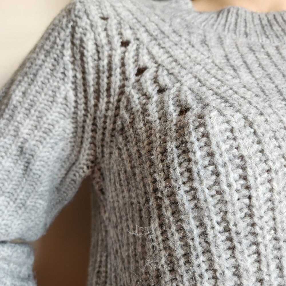 Chunky Soft Grey Wool Blend Knitted Pullover Crew Sweater Size Small - Picture 4 of 11